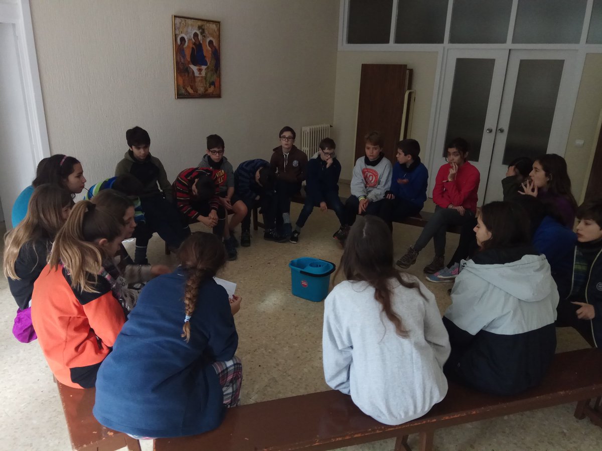 Buenos días! Ya estamos terminando esta estupenda acampada! Esta tarde finalmente llegaremos antes a la parroquia, a las 18.15 estaremos por ahí