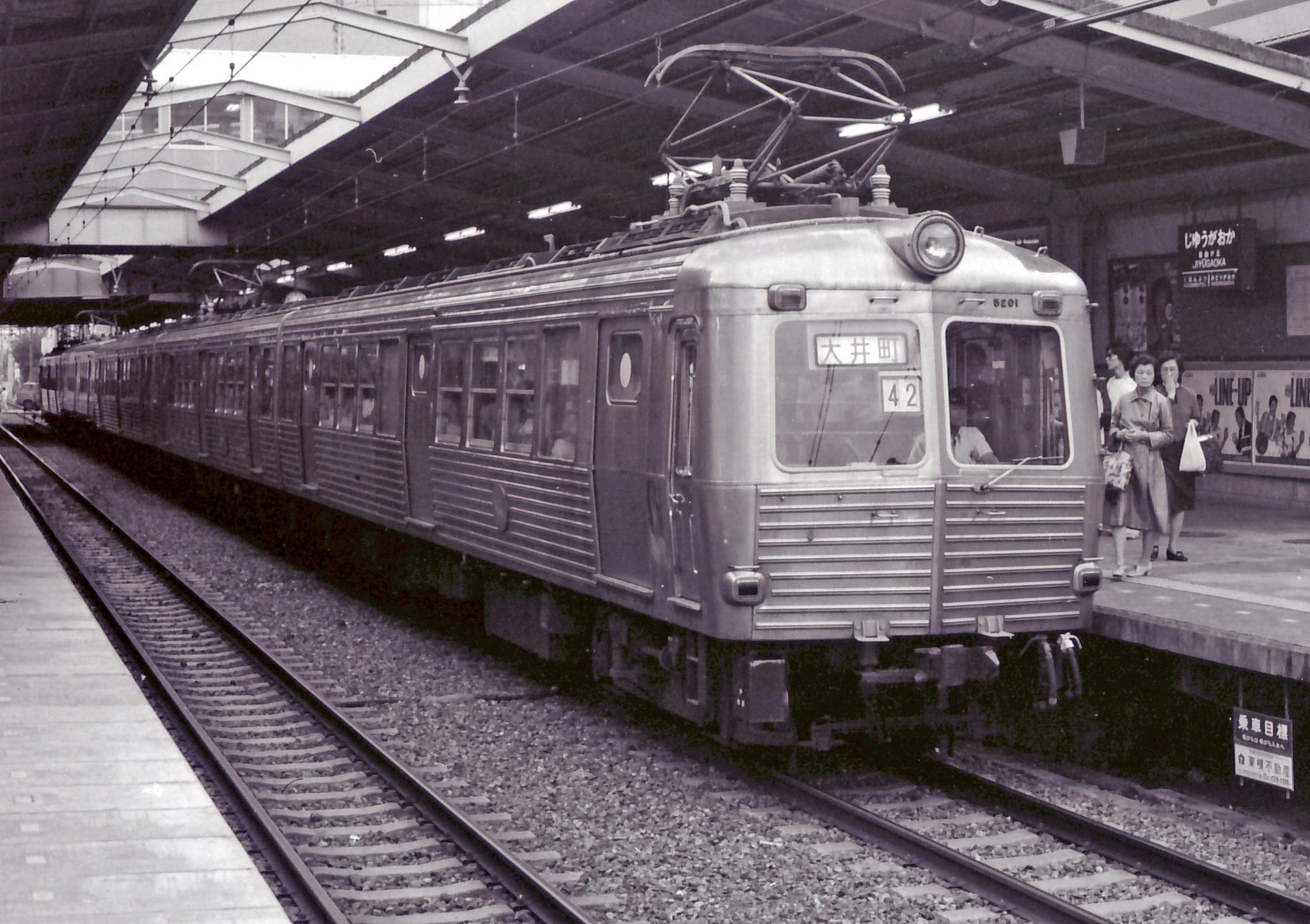 DtZ9POyVYAAcCdp.jpg:large