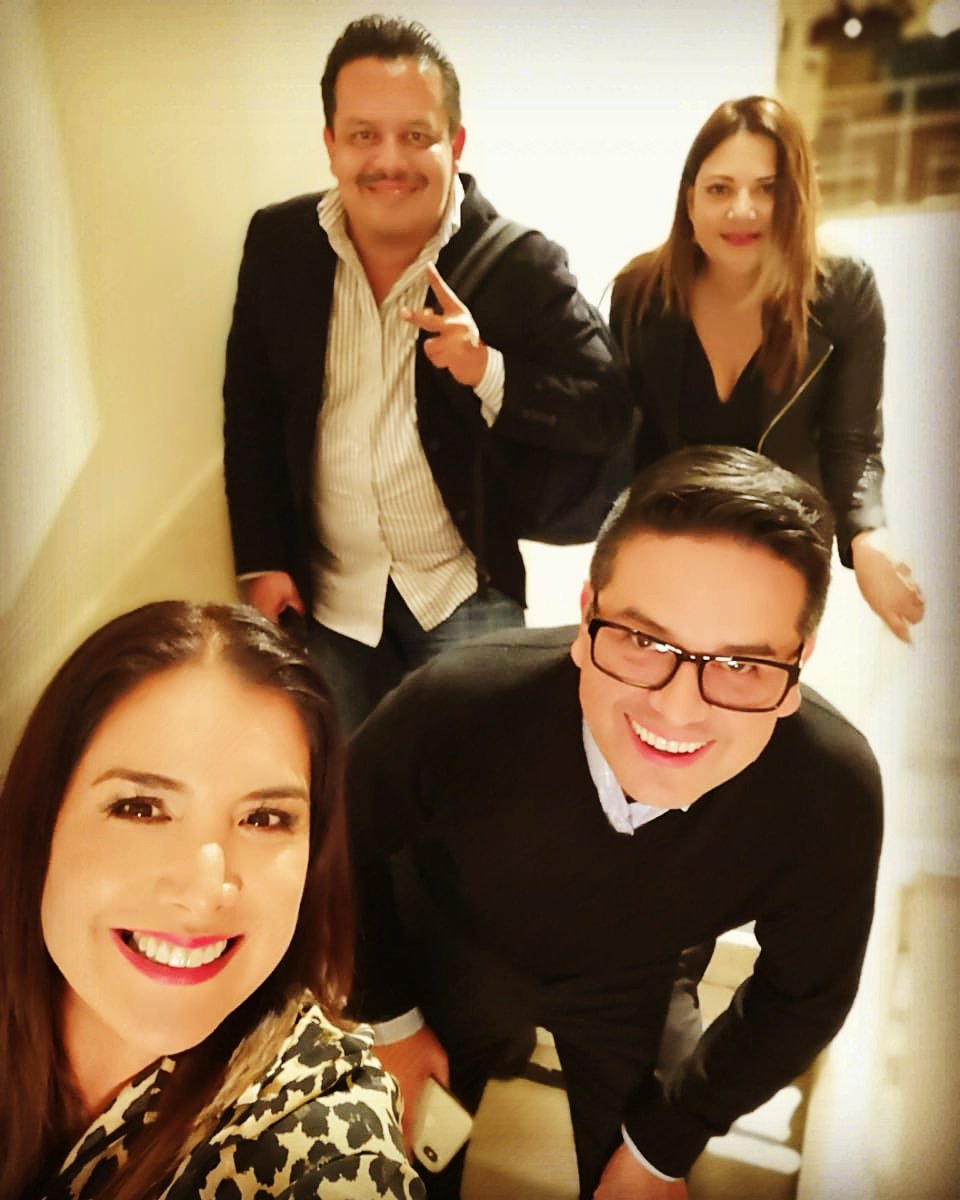lorenaleer's tweet photo. #TepicPower Buenas noches 4T con @antoniotello, Karina López y Raúl @Lomeli_Azoubel
#TomaDeProtesta #AMLOPresidente https://t.co/qG8qO0ShbQ