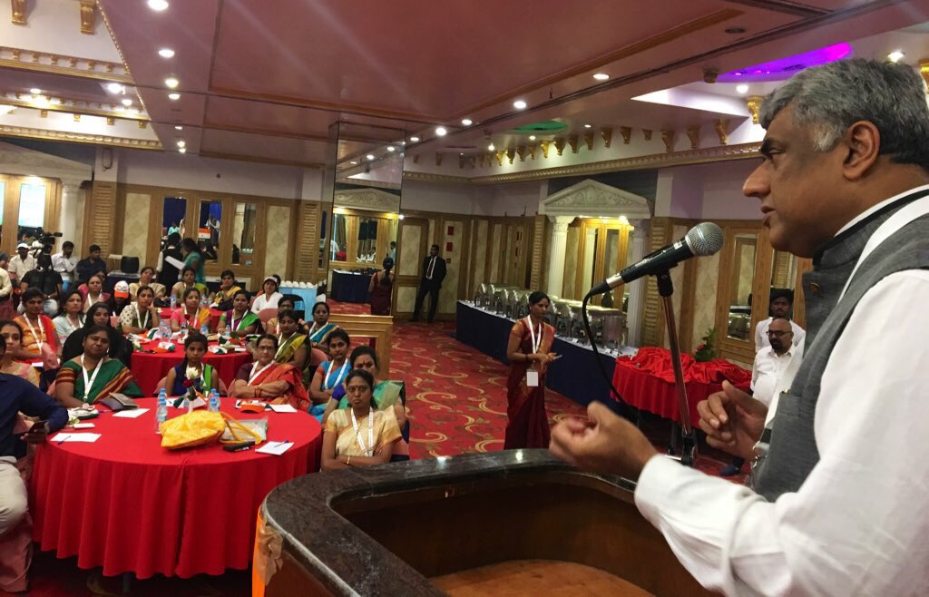 DrPushpaAmarnat's tweet photo. #SocialMediaWorkshop ಬೆಂಗಳೂರು ಉತ್ತರ ಜಿಲ್ಲಾ ಮಹಿಳಾ ಕಾಂಗ್ರೆಸ್ಸ್ ಸಮಿತಿವತಿಯಿಂದ ಸಾಮಾಜಿಕ ಜಾಲತಾಣ ಕಾರ್ಯಗಾರವನ್ನು ಆಯೋಜಿಸಲಾಗಿತ್ತು.

ಕಾರ್ಯಗಾರದಲ್ಲಿ ಪ್ರೊ ರಾಜೀವ್ ಗೌಡ, ಸಿ.ನಾರಾಯಣ ಸ್ವಾಮಿ, ಎ.ಎನ್.ನಟರಾಜ್ ಗೌಡ, ರಾಜಕುಮಾರ್, ಶಾಂತಾಕೃಷ್ಣಮೂರ್ತಿ,  ರಘು ದೊಡ್ಡೇರಿ ಅವರುಗಳ ಜೊತೆ ಭಾಗವಹಿಸಿದ್ದೆನು. https://t.co/ChpRHWYIUv