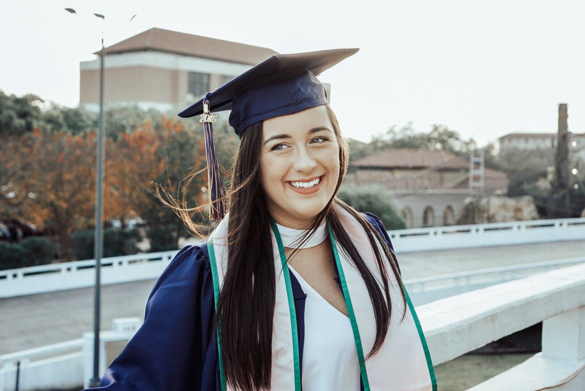 jrastiphotos's tweet photo. It’s almost that time! 😍 @bethieganucheau looking beautiful in her senior portrait session! #lsugrads #seniors https://t.co/q0jLAtyLOZ