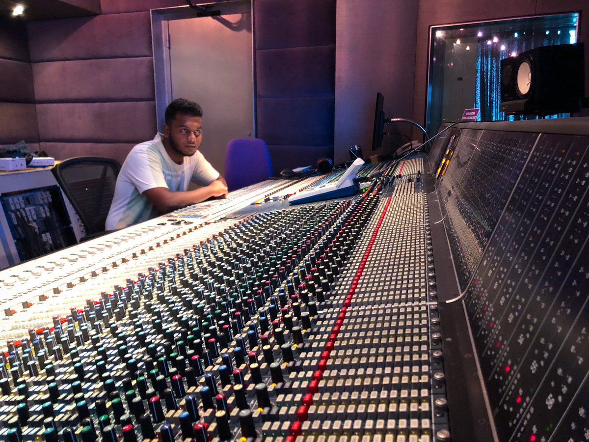 theArrun's tweet image. Where #ThalaivARR 's Magic Gets Created😍

Blessed To Visit The God's Workplace❤❤

Pure Bliss☺

@arrahman #AMStudio #Heaven @AMSNeveLtd #Neve #88r #Chennai #ARR #Studio #ARRahman #Music #Divine #Kodambakkam #ShotOniPhone #iPhoneX #AllBecauseOfBrother ❤ #AudioEngineer