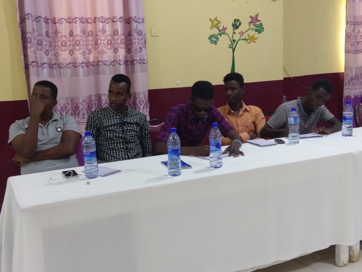 SomaliaTides's tweet photo. Ongoing discussions on Holistic Communications during #leadershipandmanagement. The training for 30 young graduates is being implemented by @SomaliaTides  and is funded by @UNFPA_SOMALIA https://t.co/rtjFBTMFg2