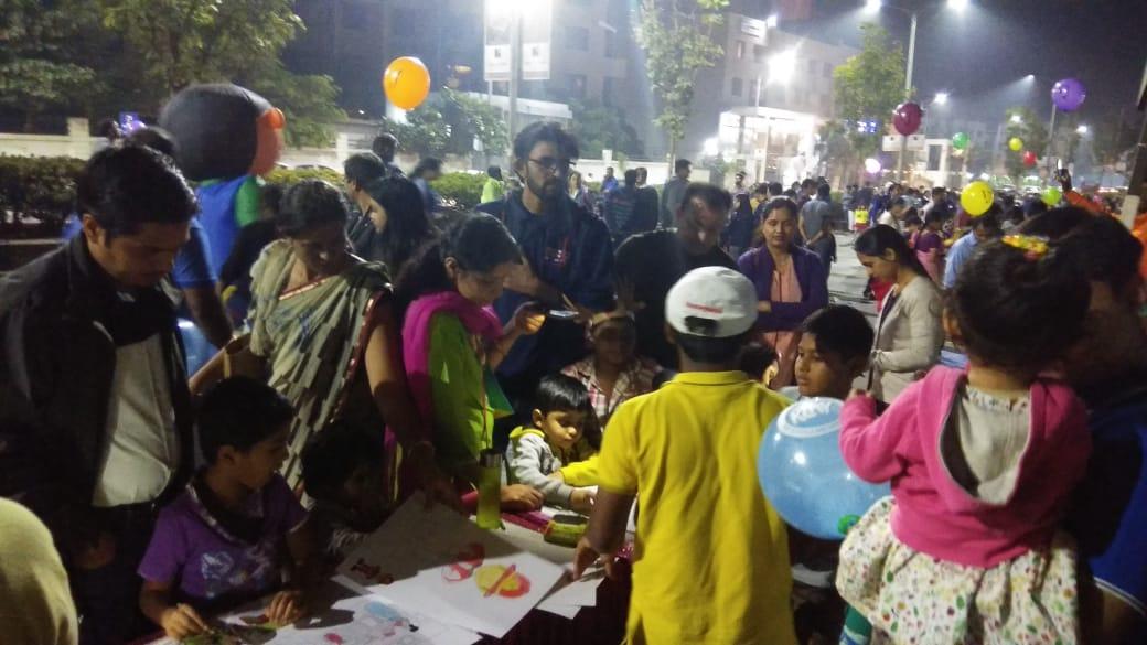 SafeKidsIndia's tweet photo. @SafeKidsIndia partnered with @timesofindia to spread #FireSafety awareness to the general  public during the #HappyStreeteveningcarnival held at #Balewadi #Pune @Honeywell_India @PMCPune https://t.co/QuBQgcaBZM