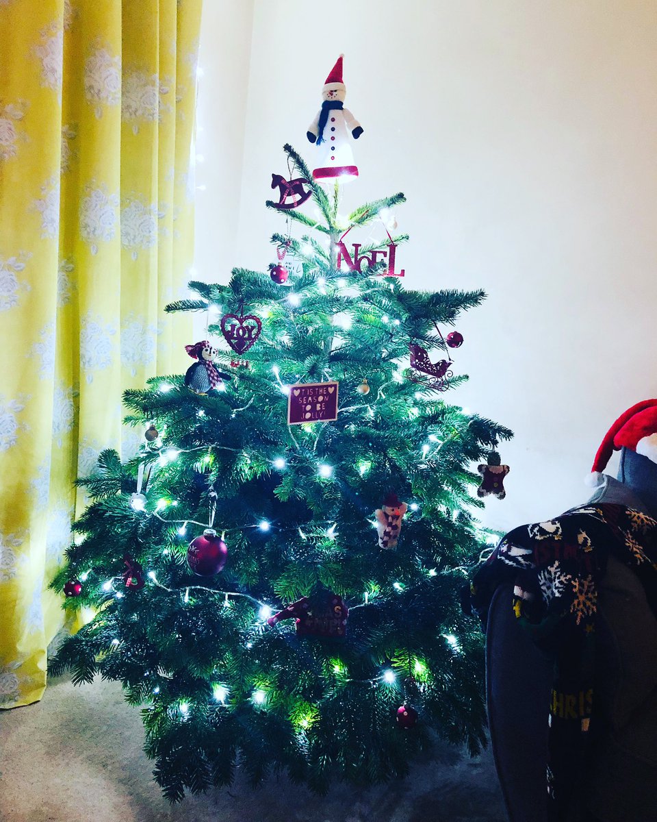 SlimmingWorld's tweet photo. Whether it’s wrapping presents, decking the halls or rocking around the #ChristmasTree, every bit of festive #BodyMagic helps toward your #Slim4Xmas goals! https://t.co/QjrFu3wfFT