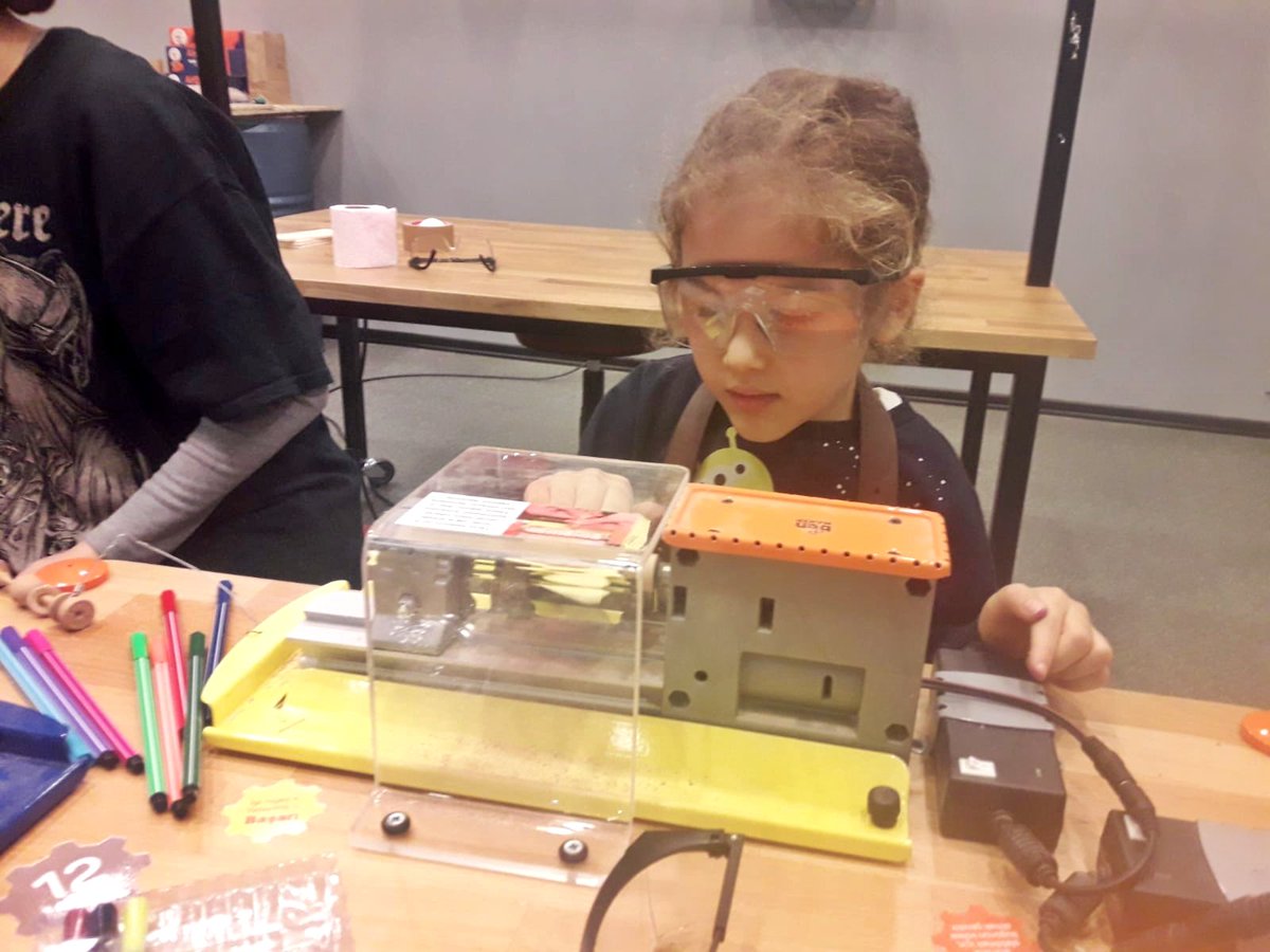 scopmakerstudio's tweet image. Mutlu Pazarlar 😉
Minik Marangozlarımız 👭

Hayal Et, Tasarla, Üret! 👉SCOP Maker Studio🤖
👉scop.com.tr

#scop #scoppanora #makerstudio #makerjunior #stem #robotikkodlama #mekatronikkulübü #2aralık #pazar