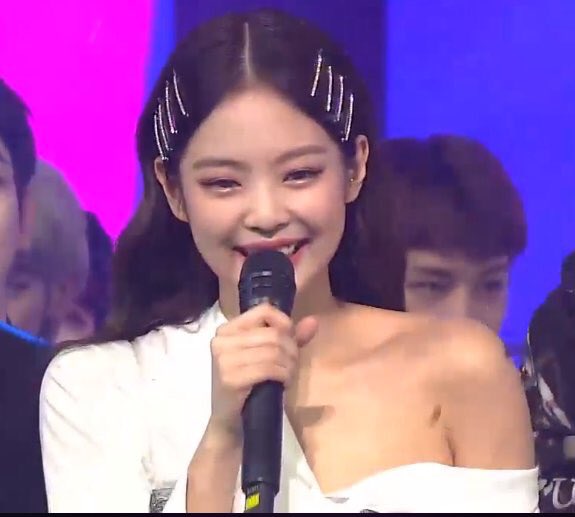 KimSherlynZ's tweet photo. Oh my baby😭 i’m so proud of you nini kim~ congratulations👏🏻👏🏻👏🏻👏🏻
#JENNIESOLO2NDWIN https://t.co/Cc5pDKj6yH