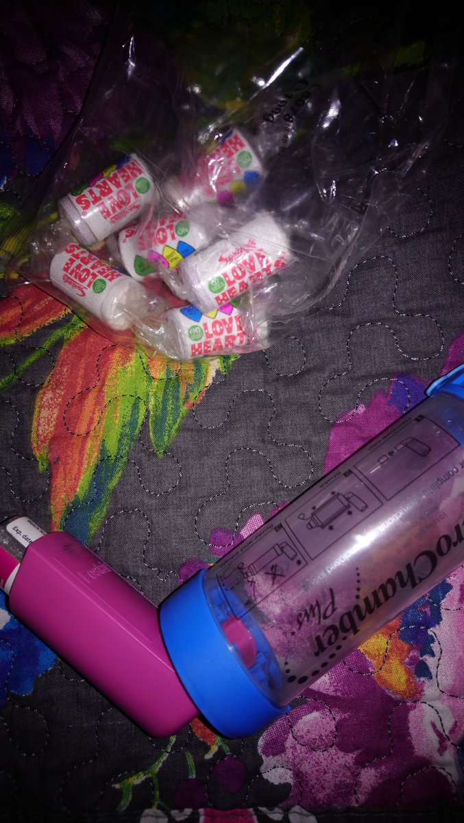 emblue42's tweet photo. That's me set for the Percy pud. Yes it's only 10k but finishing is going to be an issue today #cramp #asthma #NeedANewBody #WheresMeTrainers https://t.co/FuA9ZUlWUT