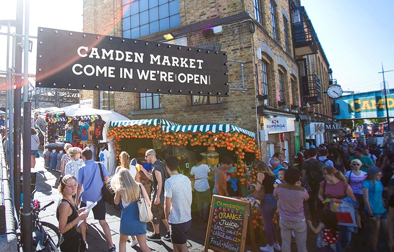 BuskInLondon's tweet photo. Our Christmas season of #busking in the #iconic Camden Market
in #London has begun! ❤️🌲🎹 @CamdenMarket 

See talented #buskers performing live every day until the 23rd of December between 1200 - 1700  🎤 

https://t.co/b6Yktz0I5M https://t.co/1GP3YZF3gx