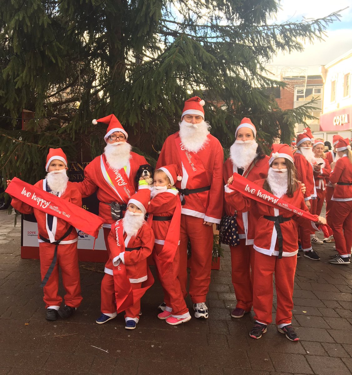 Ready for the #SantaRun in #Loughborough with Team <a href="/SlimmingWorld/">Slimming World</a> with <a href="/RotaryRIBI/">Rotary GB & Ireland</a> #run #santa #Christmas #santafunrun #slimming #slimmingworld