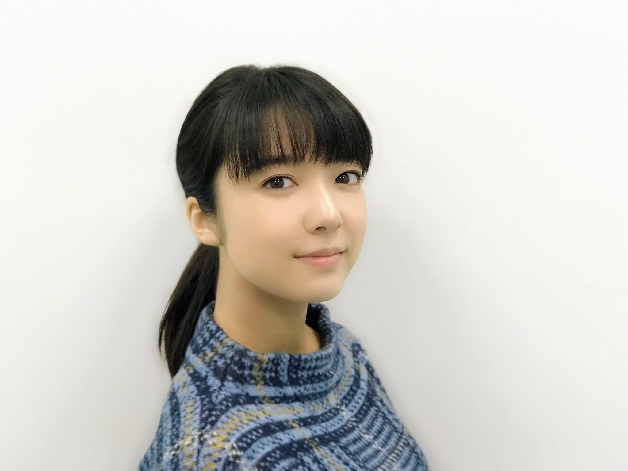 上白石萌 音 マネージャー アイコン 昨日楽屋で撮った写真に変えてみました スマホのポートレート機能ってすごいですね 今後はちょこちょこ変えていきます もし描いてくださる方がいらしたら アイコン用似顔絵コンテストとかも開催できたらと思って