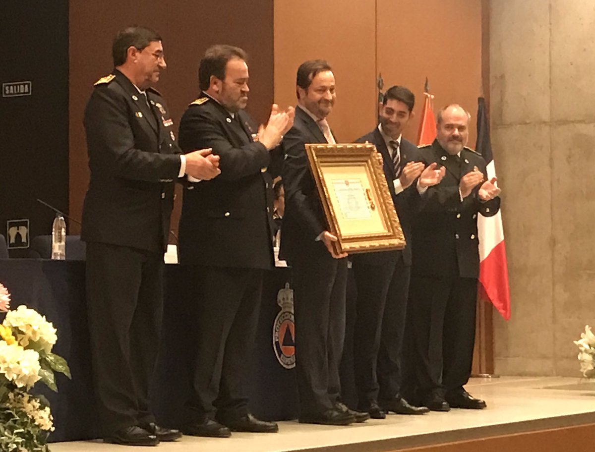 ENHORABUENA amigo y maestro. 
Hay que ser claros.
No se entiende la historia de Protección Civil de Madrid sin <a href="/fpradosroa/">Fernando Prados Roa</a>