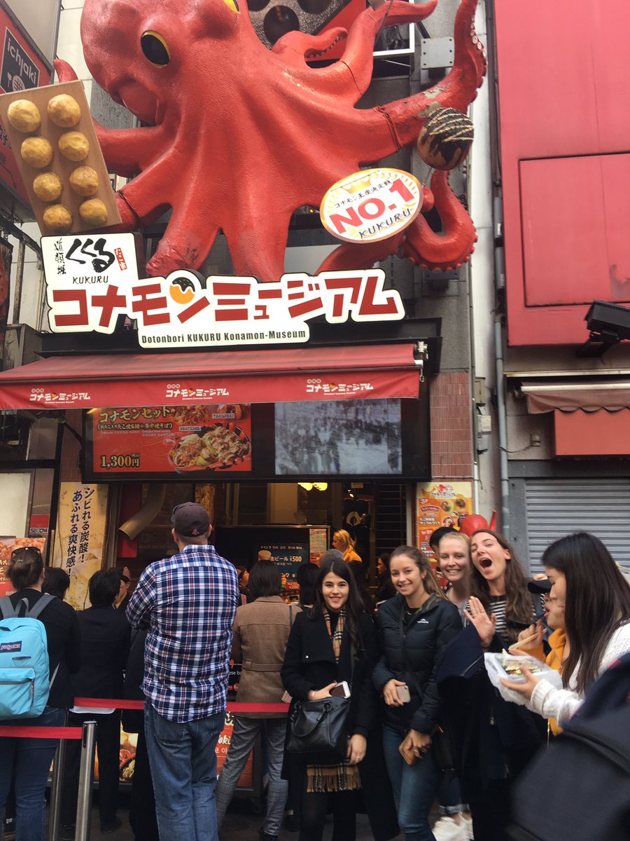 SophieRFreeman1's tweet photo. What an amazing first day in Osaka: visiting Osaka Castle, patting Santa dogos, eating takoyaki, exploring Dononbori and arcade games #UONLawJapan https://t.co/GRuv55062h