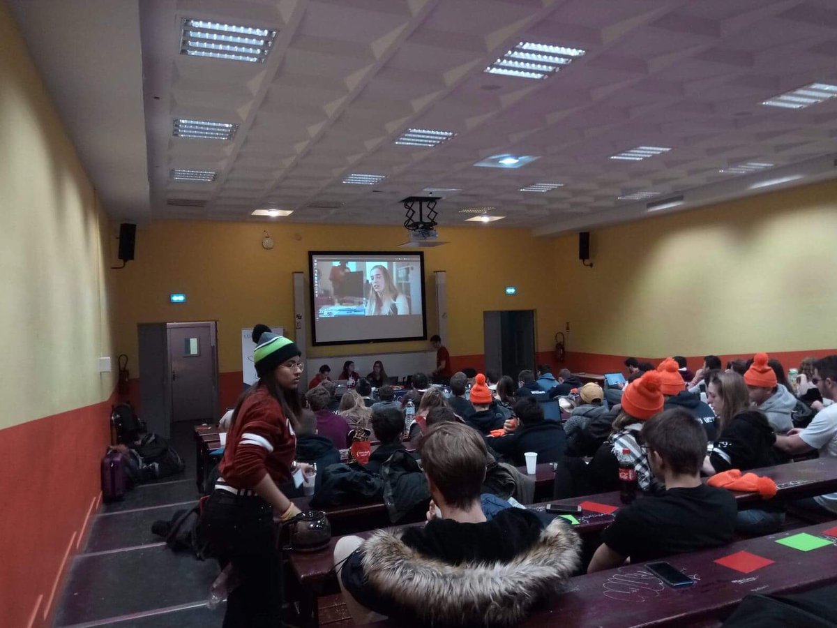 Dernier jour du WinterCo’ on débute avec le visionage d’une vidéo de <a href="/decideom/">DecideOm</a> pendant l’AG 🤓👌🏽
<a href="/MIAGEConnection/">MIAGE Connection</a> 
#MIAGE #MIAGEconnection #EdenMIAGE #WinterCo2018
