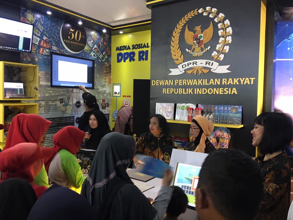 DPR_RI's tweet photo. DPR RI turut berpartisipasi dalam Booth Pameran acara Sinergi Aksi Informasi dan Komunikasi (SAIK) 2018 di Lapangan Ahmad Yani Kota Tangerang pada tanggal 2-4 Desember 2018. #SAIK2018 #AMH2018 https://t.co/10auy3BDRP