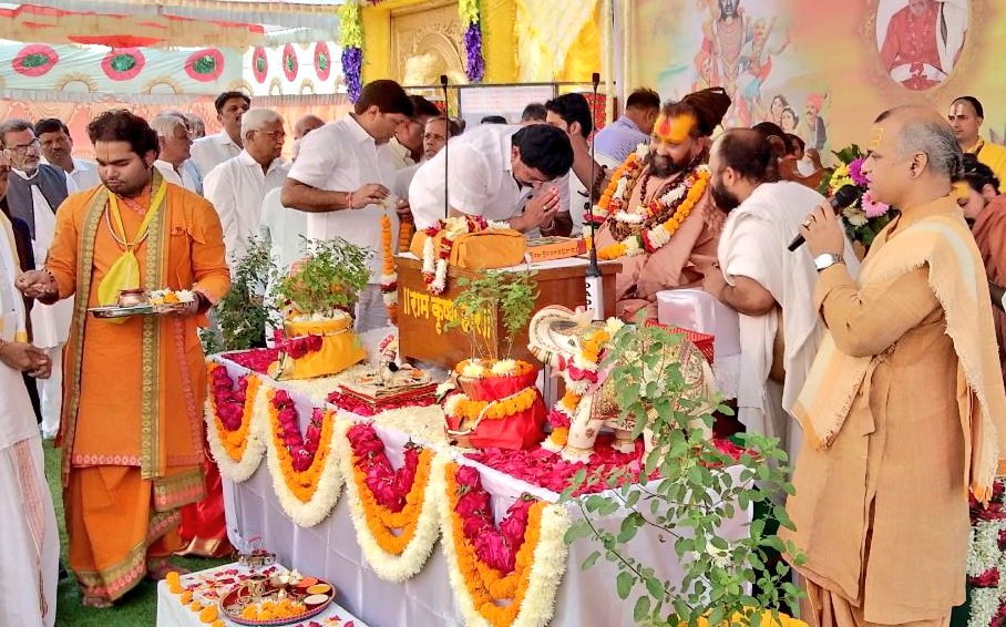 atnanapatilmp's tweet image. संत शिरोमणी श्री.ज्ञानेश्वर महाराजांच्या ७२३ व्या समाधी महोत्सव निम्मित श्रीमद् भागवत कथा सप्ताह ज्ञान यज्ञ जळगाव येथे उपस्थित खासदार अे.टी.नाना पाटील व भाविक भक्त गण
#constituencyupdate