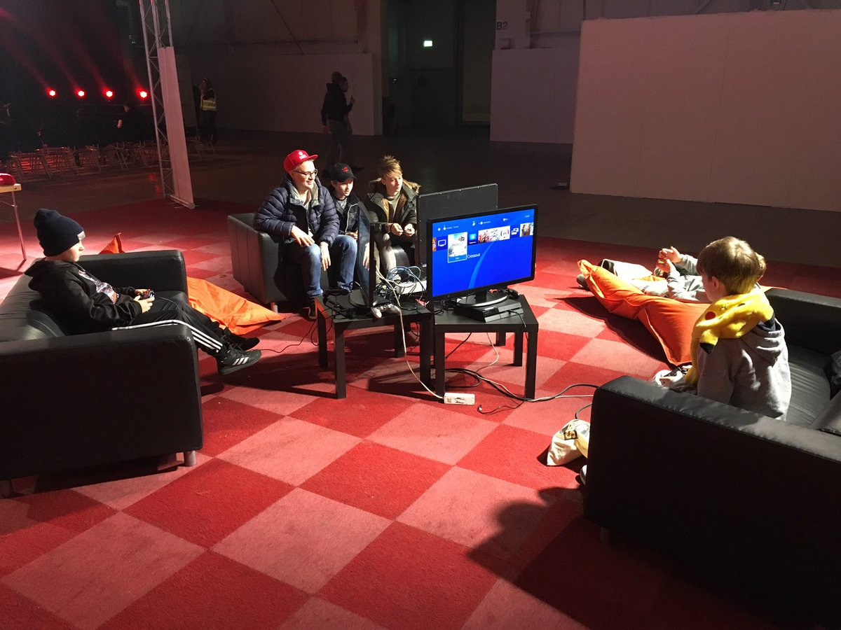 DreamHack's tweet photo. If you’ve got time, stop by the @SavetheChildren booth, hang out and play some games! 🎮 https://t.co/wm8JEv7Le9