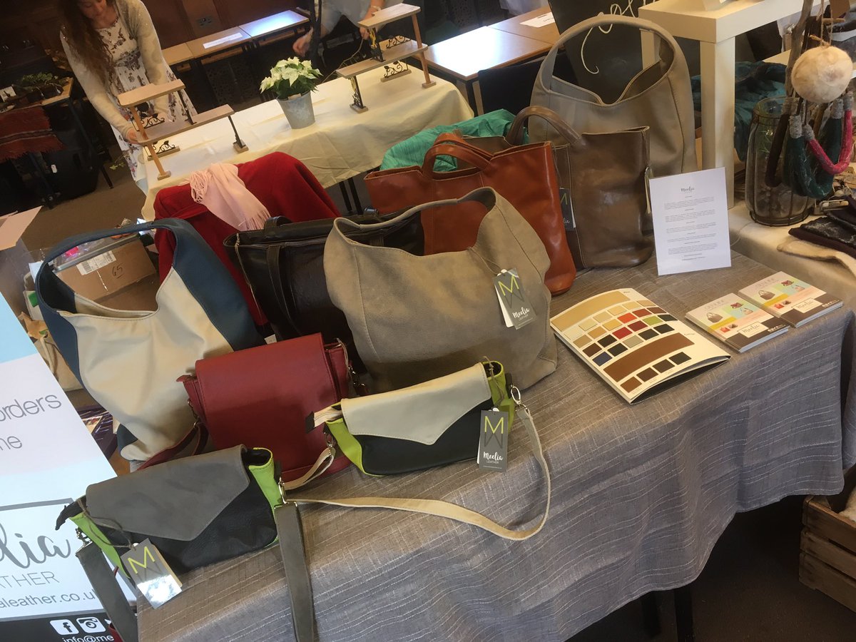 Ready to rock at @oxfordetsy pop up Oxford Market ❤️💚 

#EtsyMadeLocal #ShopLocal #SupportSmallBusiness #CraftMarket #ChristmasShopping #ChristmasGifts #etsy #estyseller #stopmotion #autumn #leather #meelialeather #leatherhandbag #oxford #oxfordchristmas #oxfordmarket