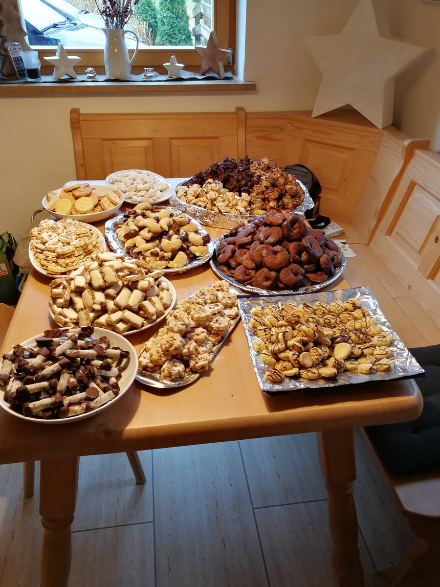 Tido_Beach's tweet photo. 4 Personen, 6.5 Stunden Arbeit, 10 Kilo Kekse, 12 verschiedene Kekssorten...

Euch allen einen fröhlichen 1. Advent #ranNFL Gemeinde https://t.co/PHDsw0tRCa