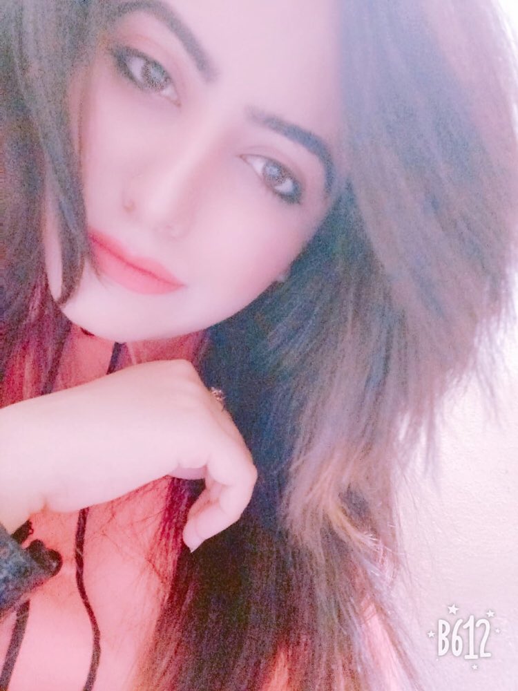 YamsaOfficial's tweet photo. The beauty is flame of self- confidence that shines from the inside out..🔥✌🏻
#orange #colorlove #sundayselfie #cameralove #beyourself #beconfident #style #myway #lovedit #blessed #yamsanoor #singer #musiclover🌟 https://t.co/h9HZjK9bkh