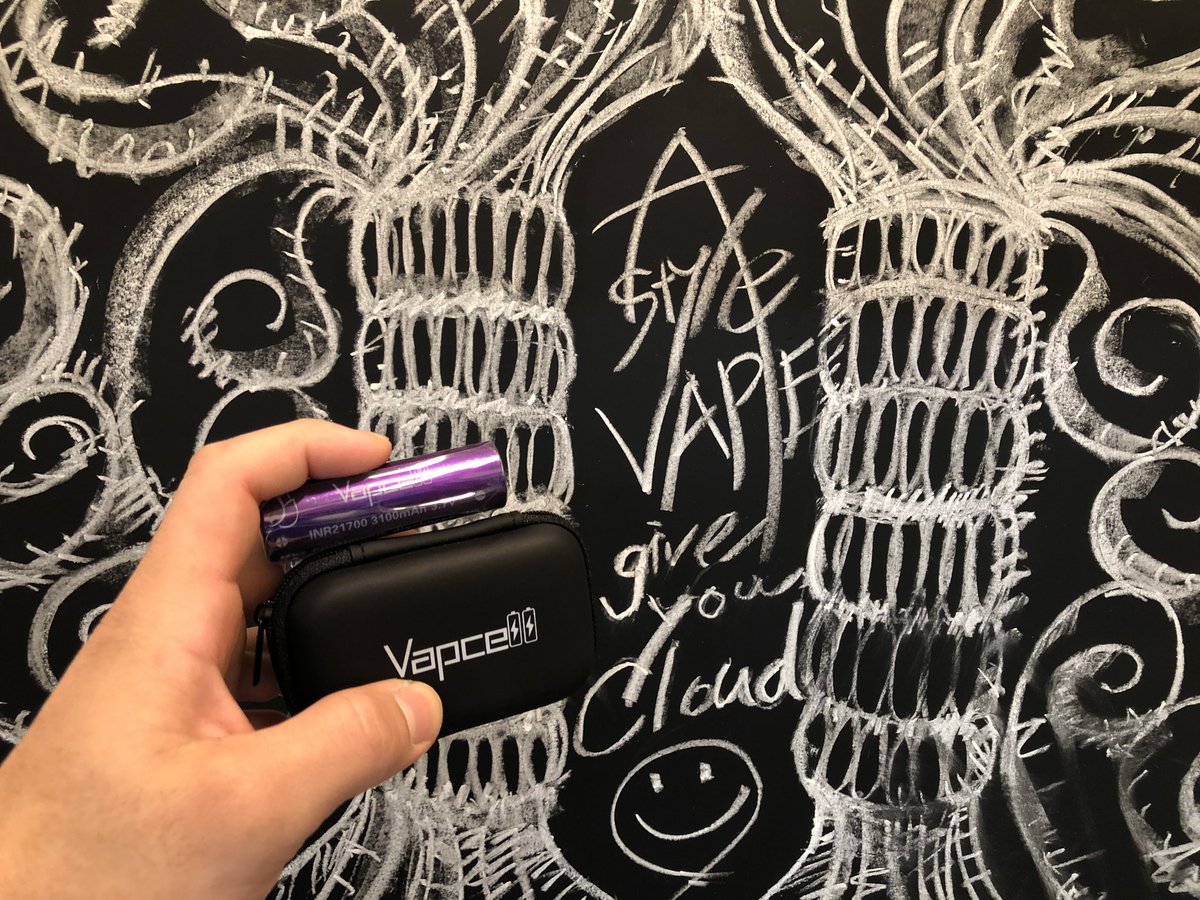 borin__arin's tweet photo. 21700もVepce🔋🔋で決まり!
18650を二本追いVapce🔋🔋するか悩み中💭
#AstyleVAPE
#Vapcell https://t.co/ooQrivDpDY