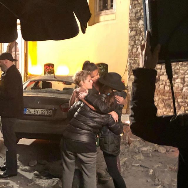TeamKristenSite's tweet image. Photos of Kristen on the 'Charlie's Angels' set in Istanbul bit.ly/2PqpkNf It's a wrap!
