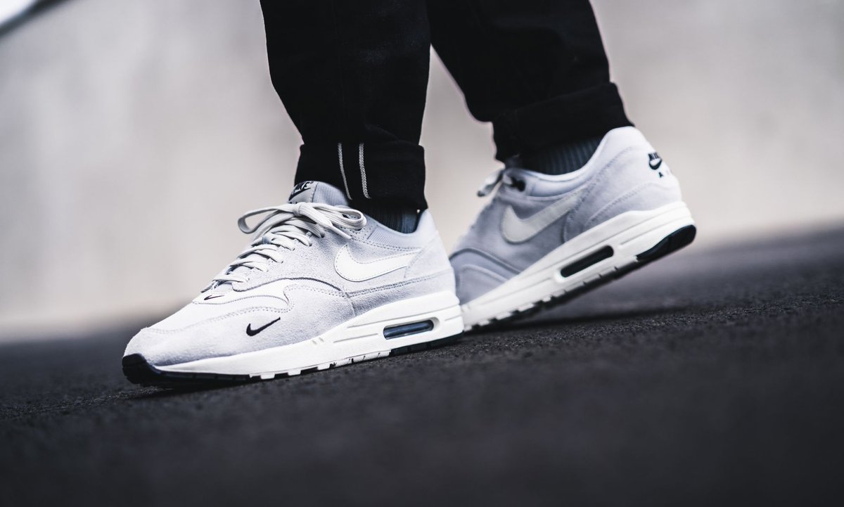 air max 1 pure platinum mini swoosh