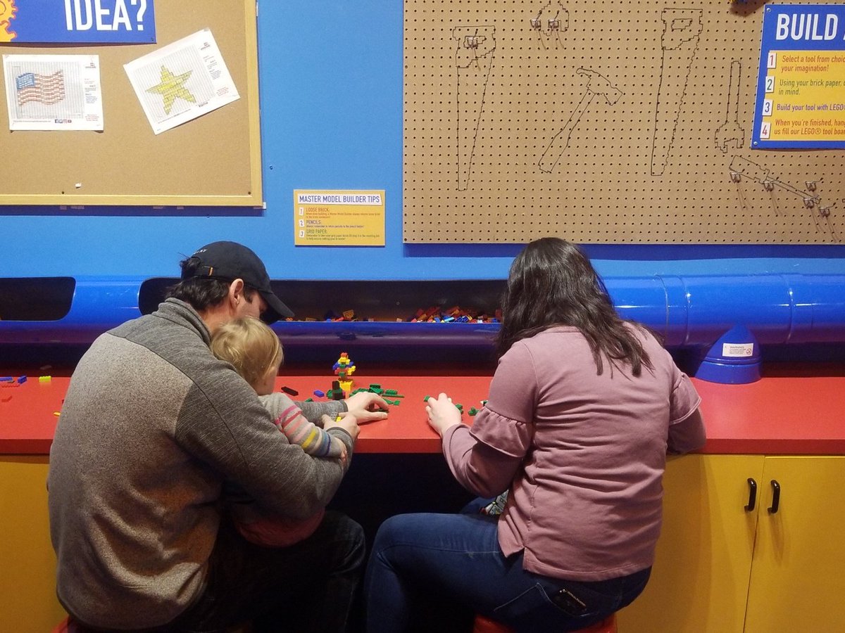 LeeAnnePower's tweet image. The family that buildss together #earlystem #LEGOLANDDiscoveryCenterKC