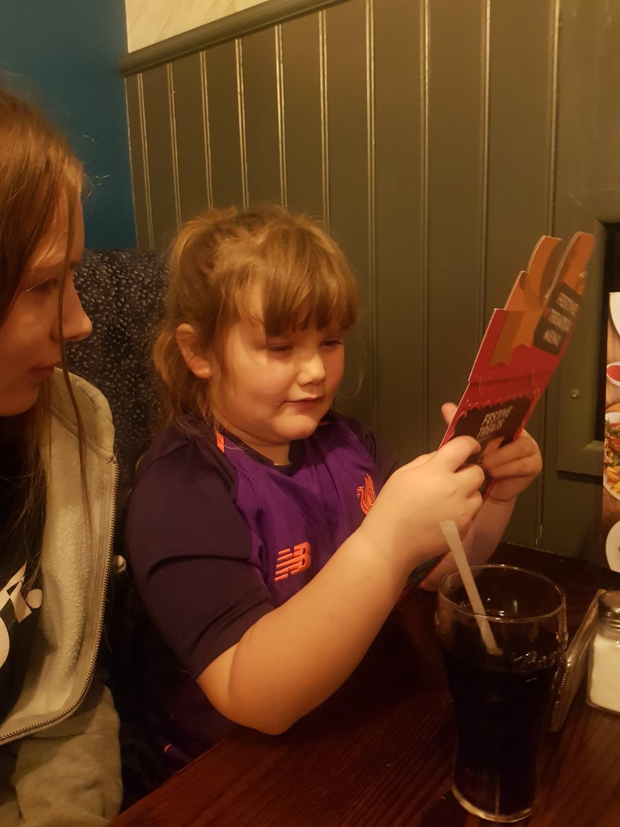iwasiuk152's tweet photo. Ruby and Olivia reading the menu and receipt whilst out for tea 🍽 @Mr_Fotheringham @MrsNeillLW #festivefunreadingtree https://t.co/oWEt8SCOYE