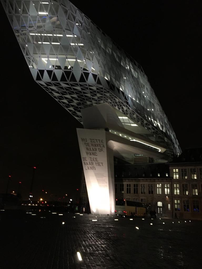 Dit weekend heb ik dankbaar genoten van veel hartverwarmende woorden, zoals van dit gedicht van Stadsdichter Maud Vanhauwaert. Nog tot eind deze maand kan je het nalezen op voorpoot van het Havenhuis. Bedankt allemaal! @PortofAntwerp