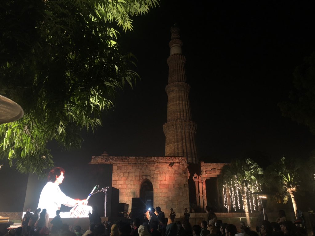 devvaki's tweet image. A mesmerising evening with Maestro @ZakirHtabla at Qutub Minar. A true legend. #indianclassical #tabla @incredibleindia