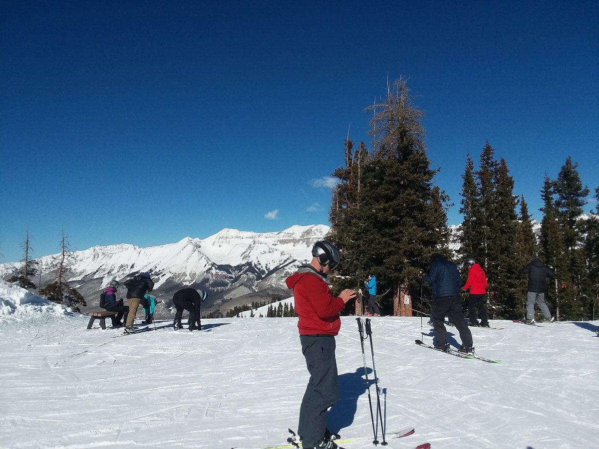 Jevtich1's tweet photo. Ski high noon! #solarSoLaR @Telluride #seizetheseason @YvonneBatal @LaurenCBS4 @wind4me @chris_tomer @JenniferBroome @weathercaster @BraveSkiMom #sanjuanmtns https://t.co/J2Dq6Vqa2s
