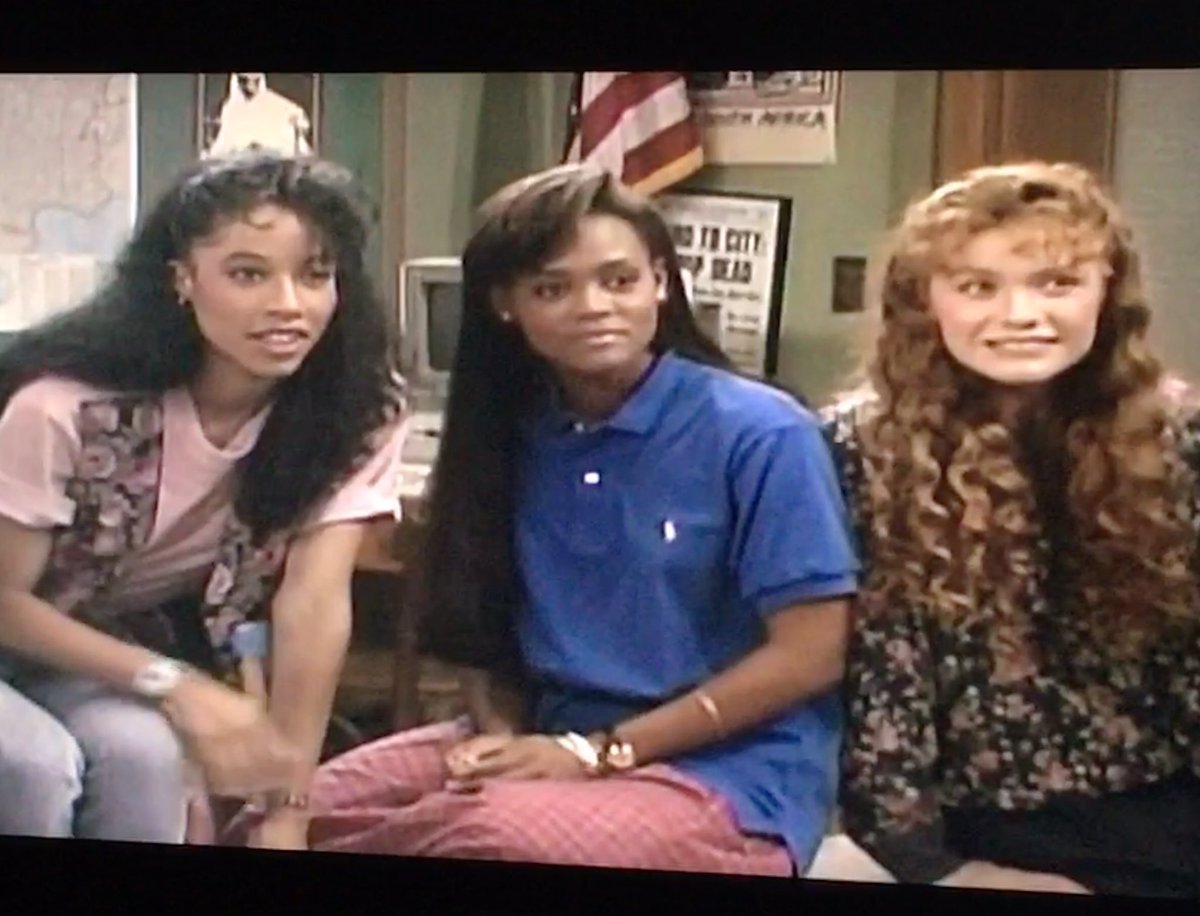 whyamaya's tweet image. Going “Back to School” with @theRealMikeDelo’s first appearance on #HeadoftheClass. I can still remember gawking at my screen just like the girls are doing here! 😂 #antennatv