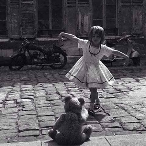 'İyilik de, kötülük de, mutluluk da, mutsuzluk da bulaşıcı. Bu yüzden etrafınızdaki insanlara dikkat edin.' - M.Longston