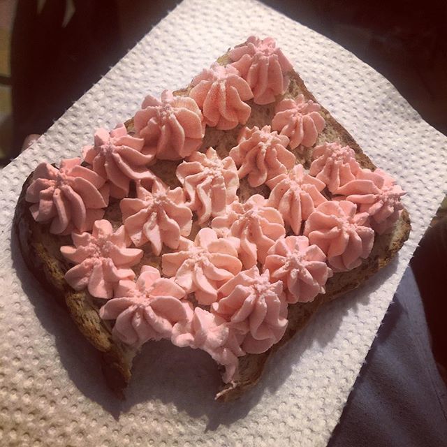 ericlukazewski's tweet image. When you got frosting but no cake... ift.tt/2UsxOXX