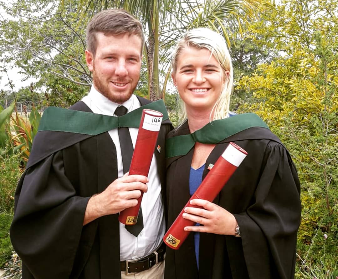 BruwerInge's tweet photo. Great feeling 🎓 All the hard work paid off and now it's time to live the dream! 🍇🍷 @avril_malan #thankyouelsenburg https://t.co/qfY5vwVLDB