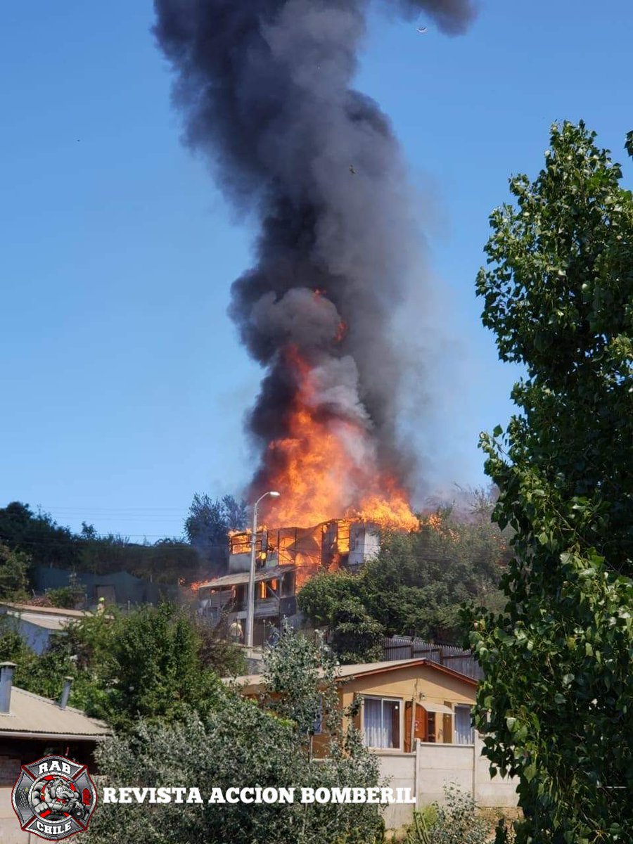 RABCHILE's tweet photo. 🚨Bomberos Villa Alemana🚨
Ahora #Rab6 se encuentra en X-1 de clave 1 (Incendio Estructural Declarado) Avenida Las Américas/Pedro Contreras
Unidades: 12-41-32-42-21
#Rab
#RevistaAccionBomberil
#BomberosDeChile. https://t.co/uDVwNadJot