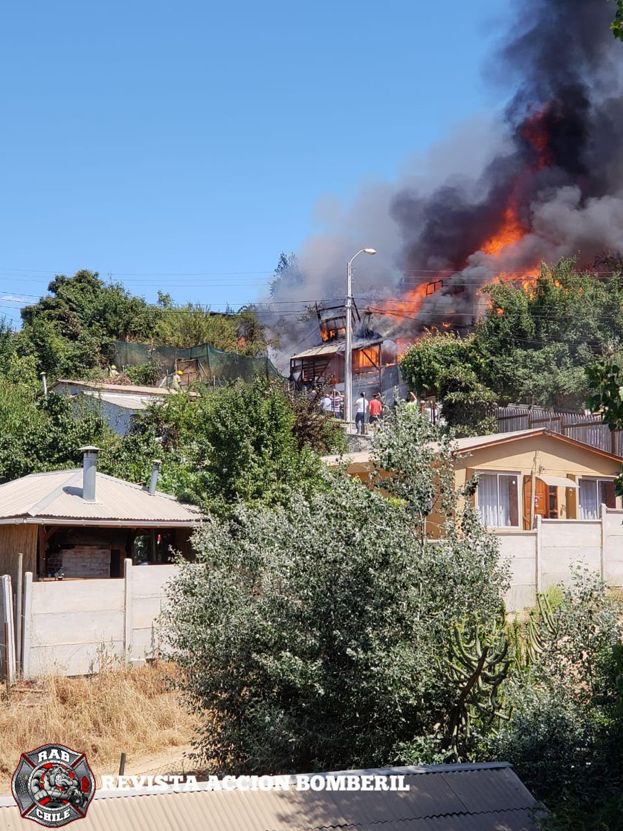 RABCHILE's tweet photo. 🚨Bomberos Villa Alemana🚨
Ahora #Rab6 se encuentra en X-1 de clave 1 (Incendio Estructural Declarado) Avenida Las Américas/Pedro Contreras
Unidades: 12-41-32-42-21
#Rab
#RevistaAccionBomberil
#BomberosDeChile. https://t.co/uDVwNadJot