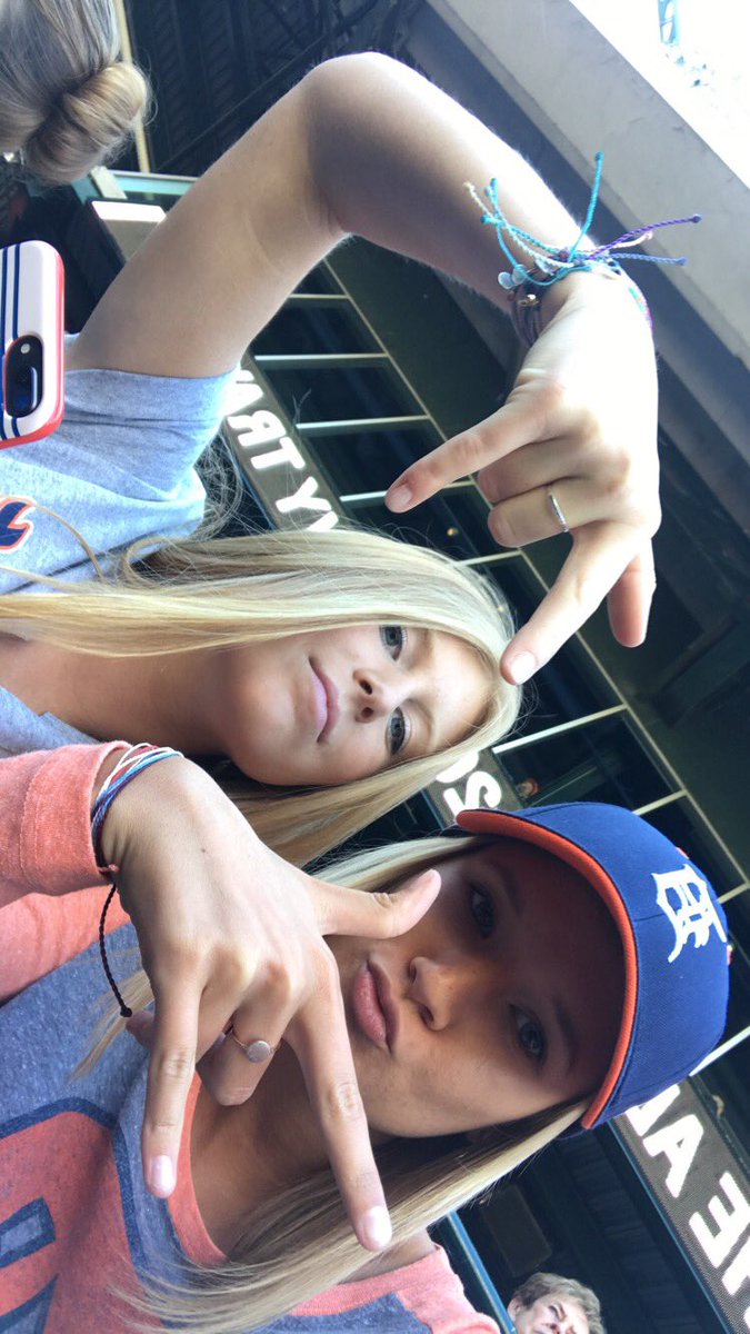 BellaTurner23's tweet photo. happy 20th to the craziest person I know. i couldn't survive life without you, lots of love on your special day 💓 https://t.co/x4xHVHO7gH