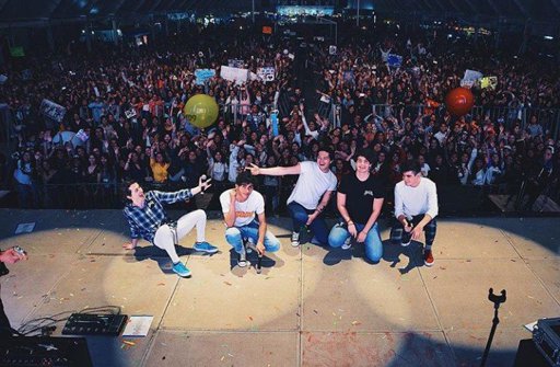 MagabyDice's tweet photo. Cadena por las que queríamos escuchar una canción en vivo y no pudimos asistir al concierto.
#MODOAVIÓNTOUR @CD9 #CD9DoesNotLeave #LastMATCD9 https://t.co/RhvRX7uieS