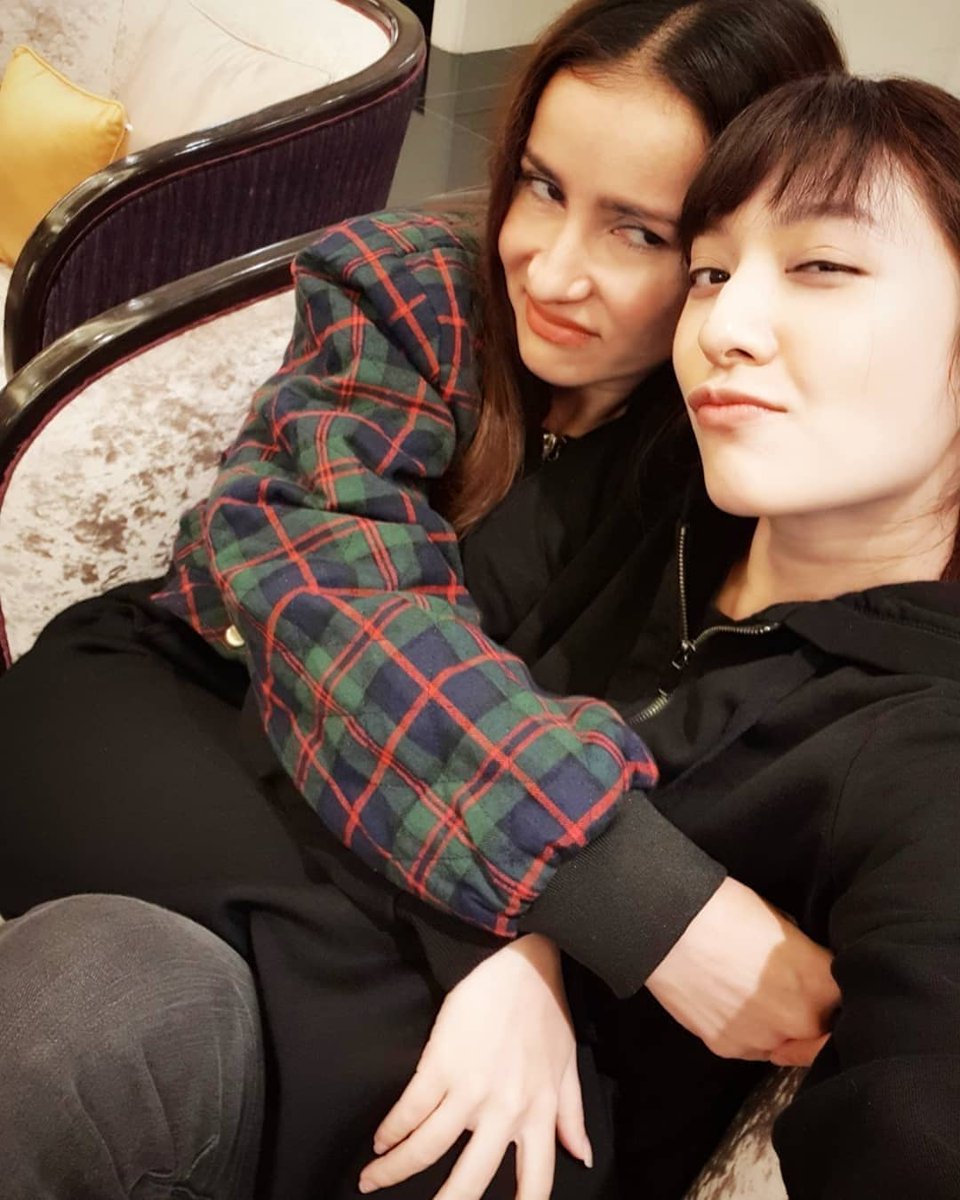 MewNitthaLove's tweet photo. Muey and P'Anne 👸💖
#mewnittha #annethong #อกเกือบหักแอบรักคุณสามี https://t.co/hde5HHsyCd
