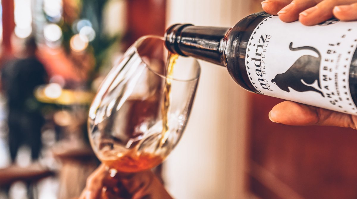 Madriz no es solo como los madrileños llaman a la ciudad, sino que también es una de nuestras #cervezas. ¿Te atreves a probarla en @GranClavel? 🍺
➡ bit.ly/2rLsTEe