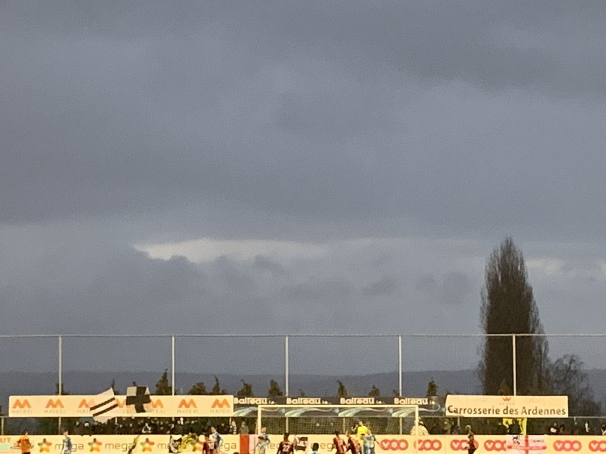 RFCLiege_news's tweet photo. Credit to 200 @eendrachtaalst’s fans travel to #Rocourt and are under heavy rain... #Sorry
#FCLvAAL #FCLAal https://t.co/RA4c8OQJAq