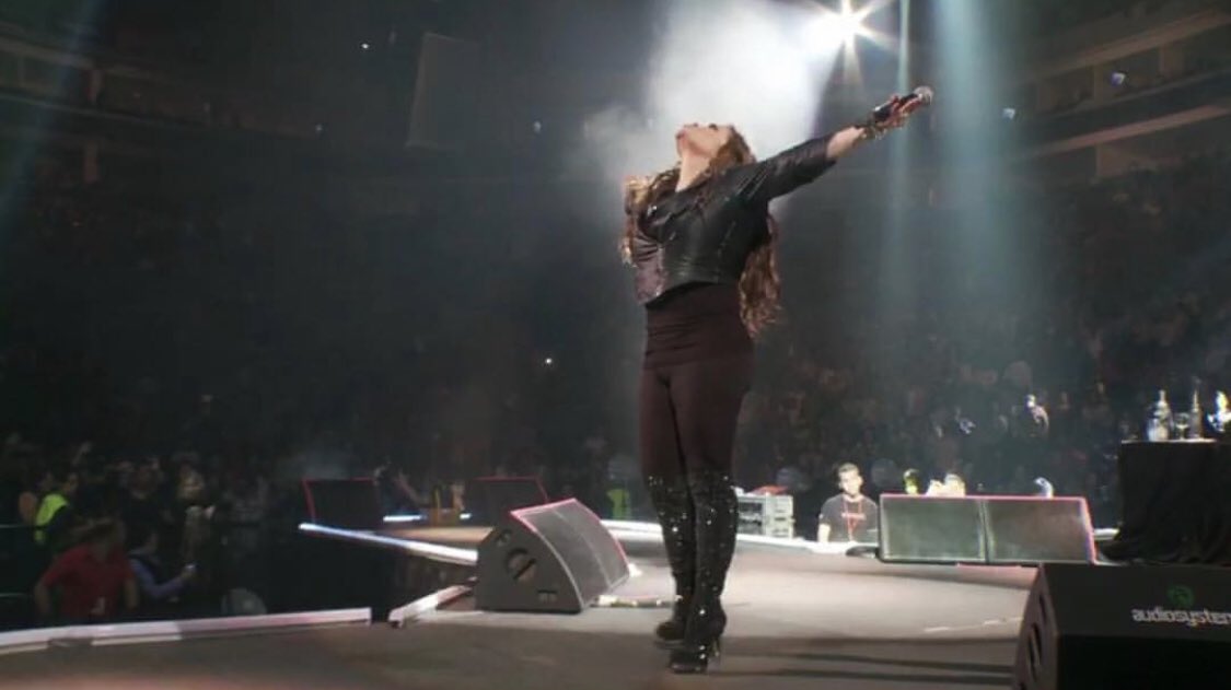 Es 9 de diciembre y #DonFTeInvita recordamos con amor a La Diva de La Banda, La Gran Señora... #JenniRivera. A 6 años de su partida.