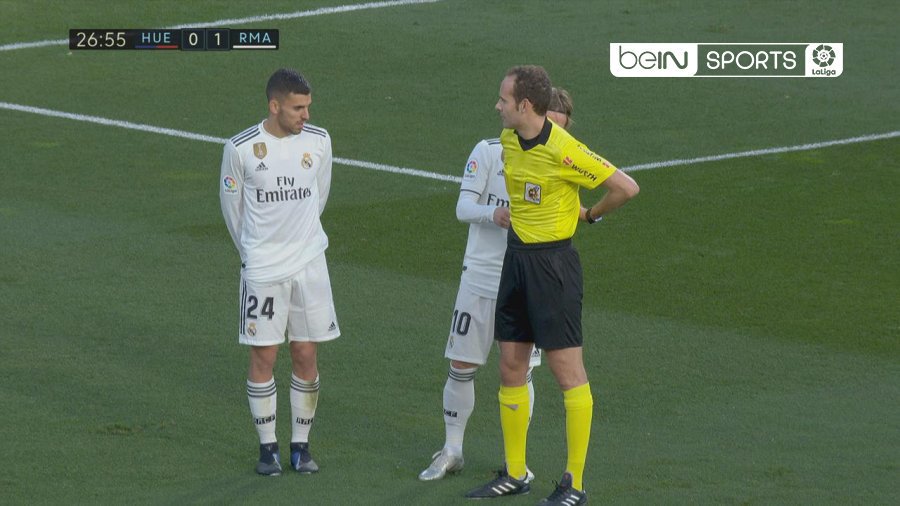 Don Luka Modric. Pastor, Balon de Oro y técnico de sonido. Y después dicen que no es Dios.