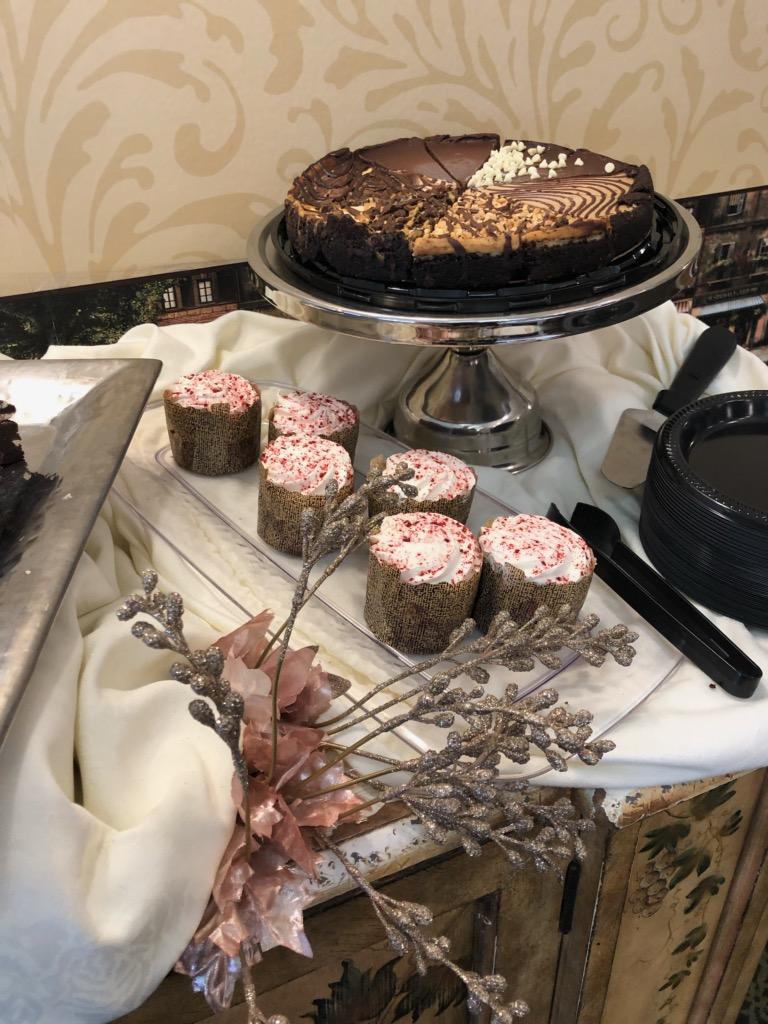 AshfordPlaceHC's tweet image. Sunday brunch at Ashford Place has our taste buds watering.   It's a festive meal featuring  prime rib, fried chicken, assorted sides and scrumptious holiday desserts.  @trilogyliving.