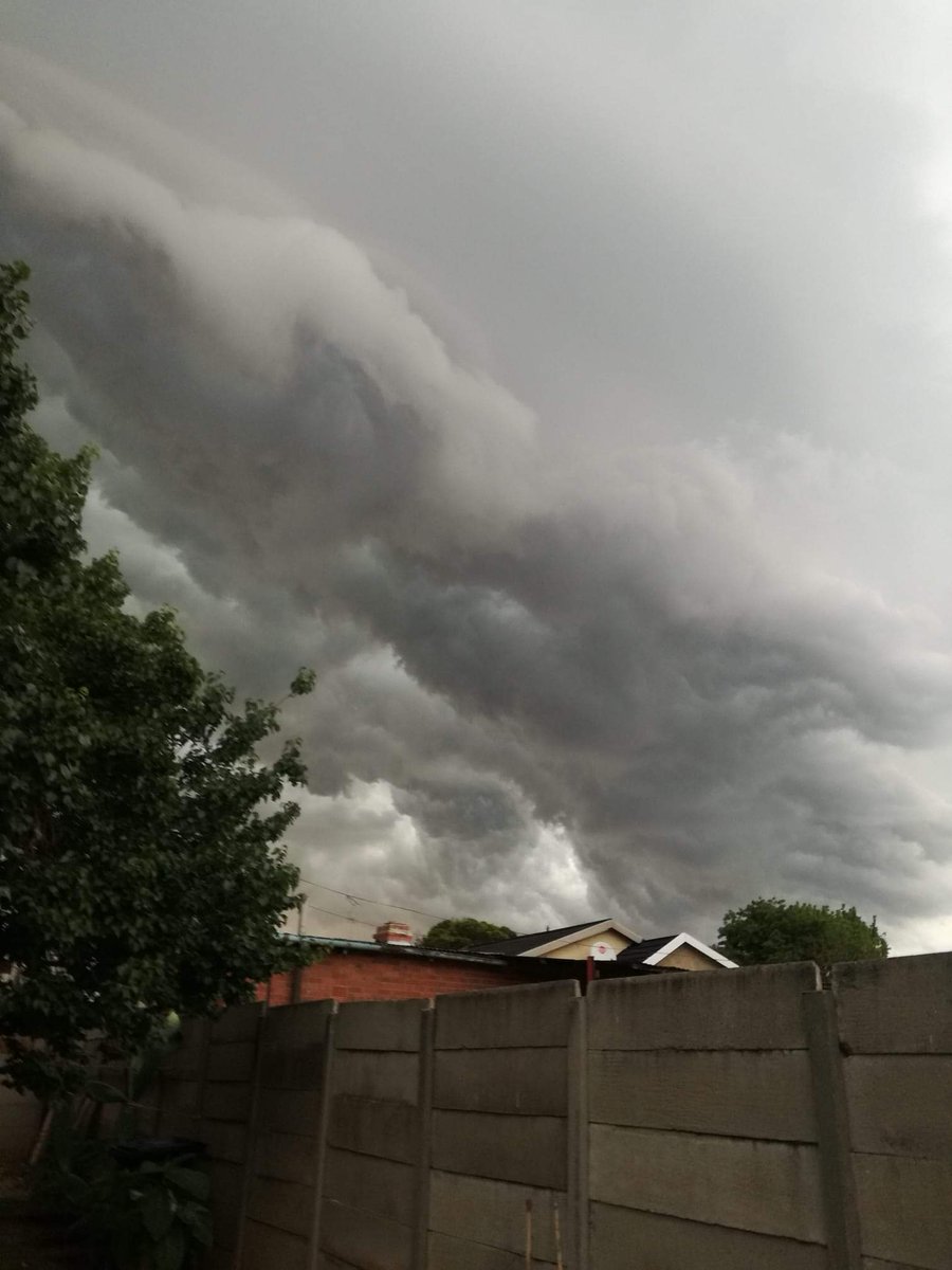 ReenvalSA's tweet photo. #Springs #Casseldale lyk goed vir reΓ«n π·: Paul Snyman @eNCAWeather @SAWeatherServic @AfricaWeather_ @venter_annette @debeer_anika @JoelGuy_ @weathertodaysa @TheCitizen_News https://t.co/Fva9MHCa29