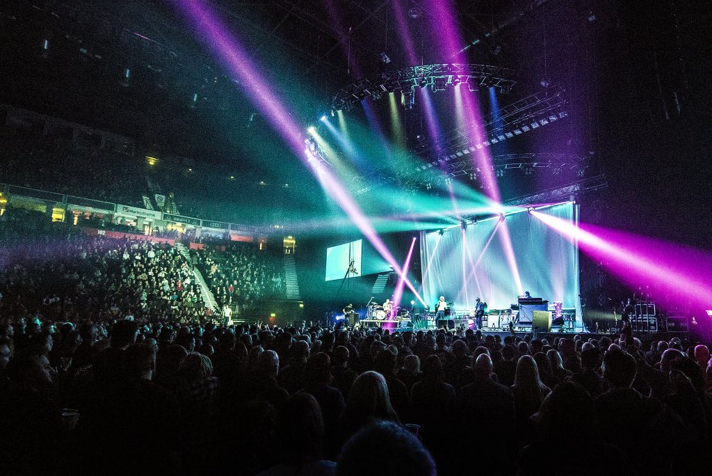 CWellingsUK's tweet photo. Wonderful! @thecharlatans @Tim_Burgess @ManchesterArena https://t.co/KwPhWJMt20
