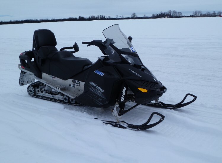 Mckay28Josh's tweet photo. Anyone looking for a nice sled 2009 skidoo 500ss 2 up seats heated grips comes with cover always well looked after from local dealer text if interested 519 639 8615 $5000 obo https://t.co/DA9fCjNr3S