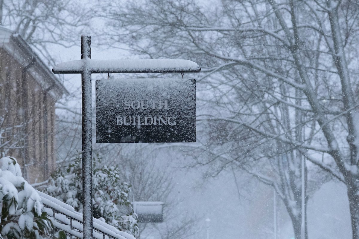 Winter, spring, summer or fall ... there's no place like it 😍

Enjoy these snowy Sunday scenes! #UNC